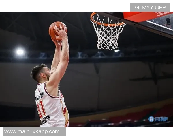 卡梅隆托马斯复出首节表现抢眼4投3中砍下9分并贡献1助攻